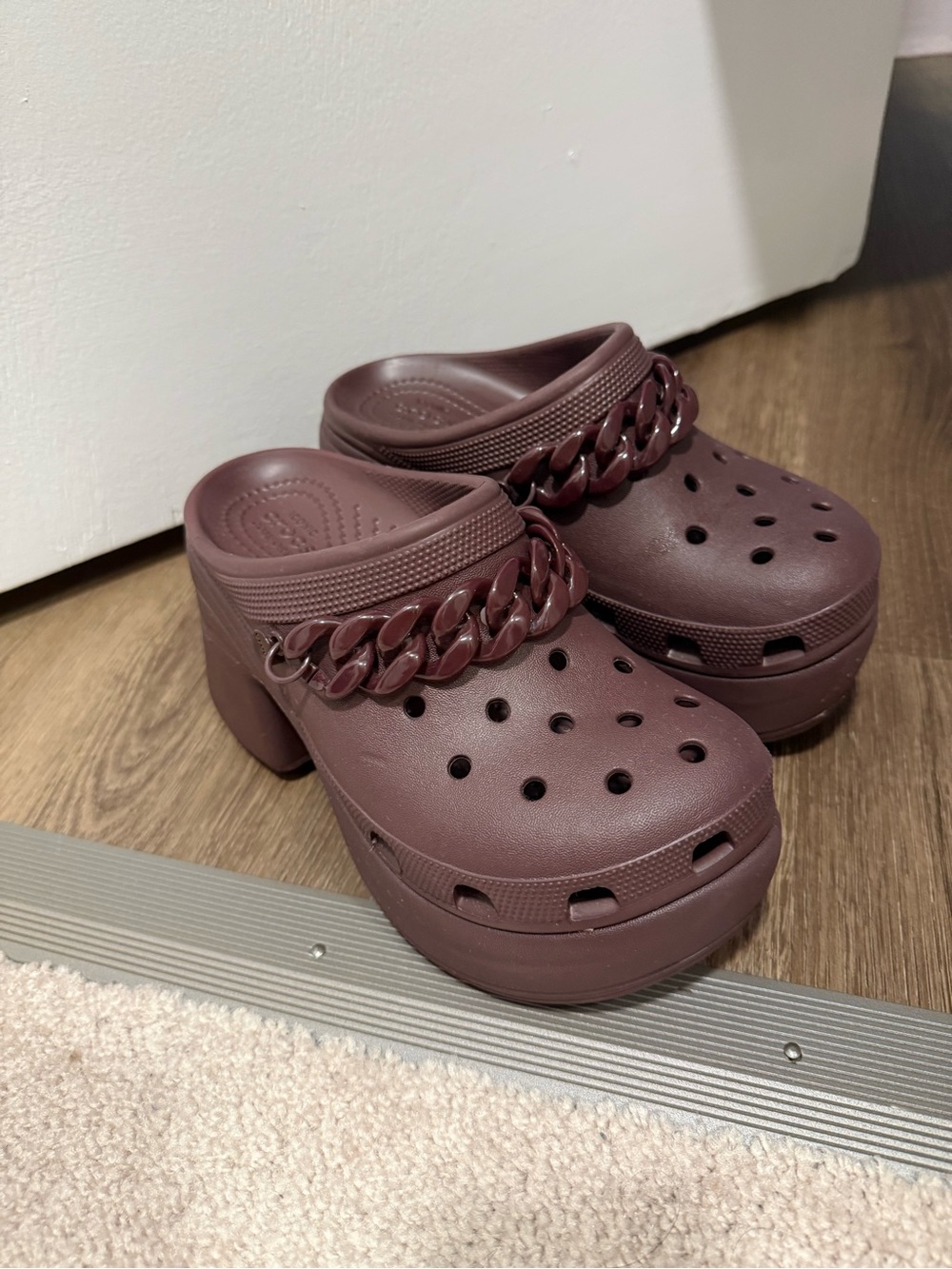 Y2K Crocs siren chain platform clogs